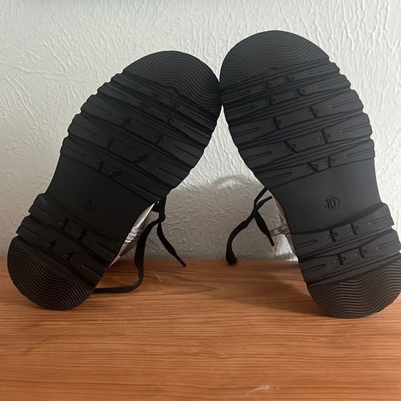 Cotton on Kids Boots - Picture 5 of 7